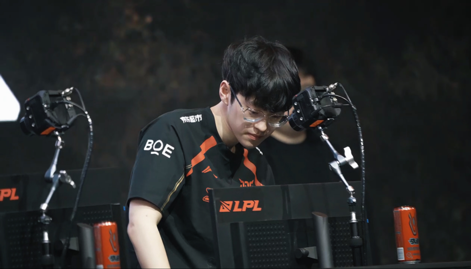 爱游戏手游推荐2025Scout意外战胜TL，出色防守引爆全场！