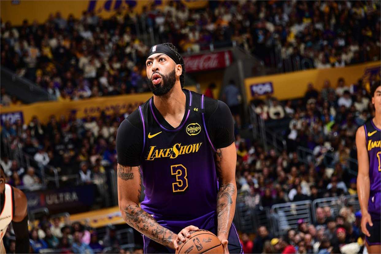  浓眉哥续约湖人 