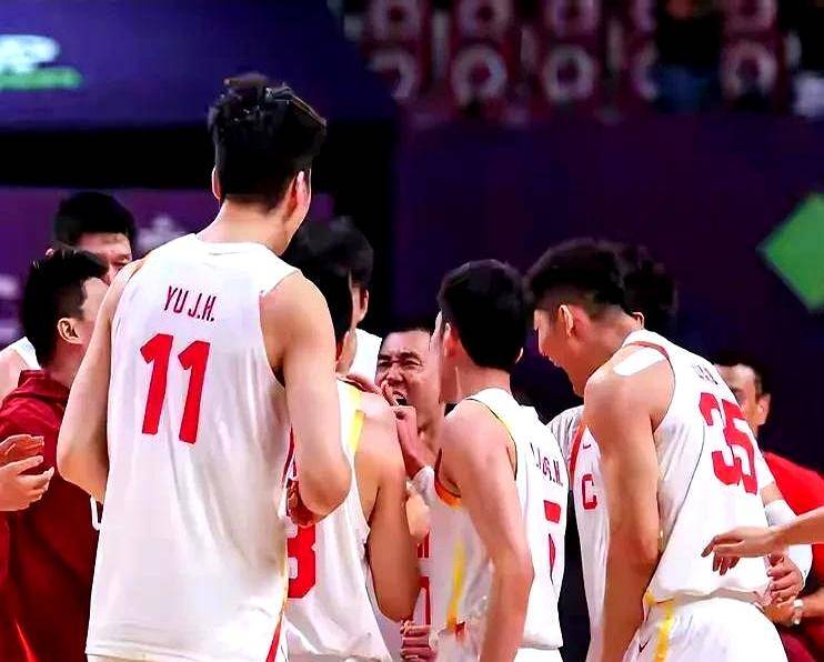 曼城篮板制胜备战NBA常规赛风云突变深圳男篮集结日主帅复盘，媒体一致点评：国际比赛日丹佛掘金篮板制胜的简单介绍